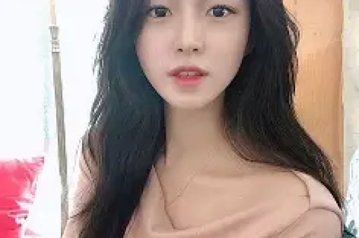 知名女网红翻车每天收入几万礼物却被曝光是AI生成的人物