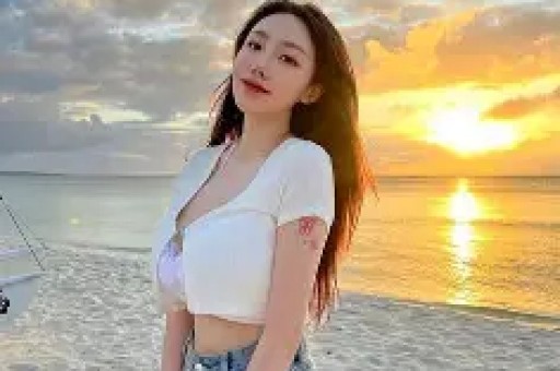 清纯女主播人设塌房酒后直播狂亲男嘉宾第二天哭着表示很后悔