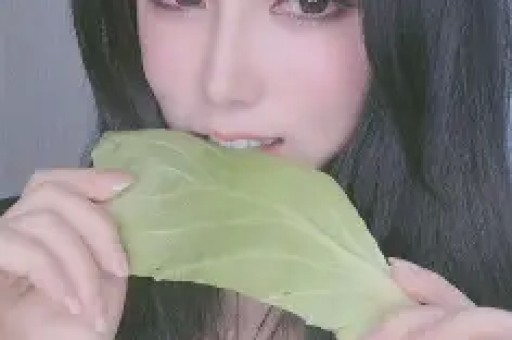 网红司晓迪直播骂白鹿“素颜普通、媚男看不起人”！评论区翻车连闺蜜都拆台蹭热度翻车最快的一次